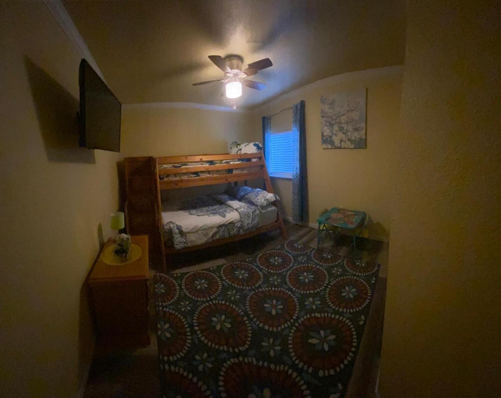 Charming 3 Bed 2 Bath In Ne