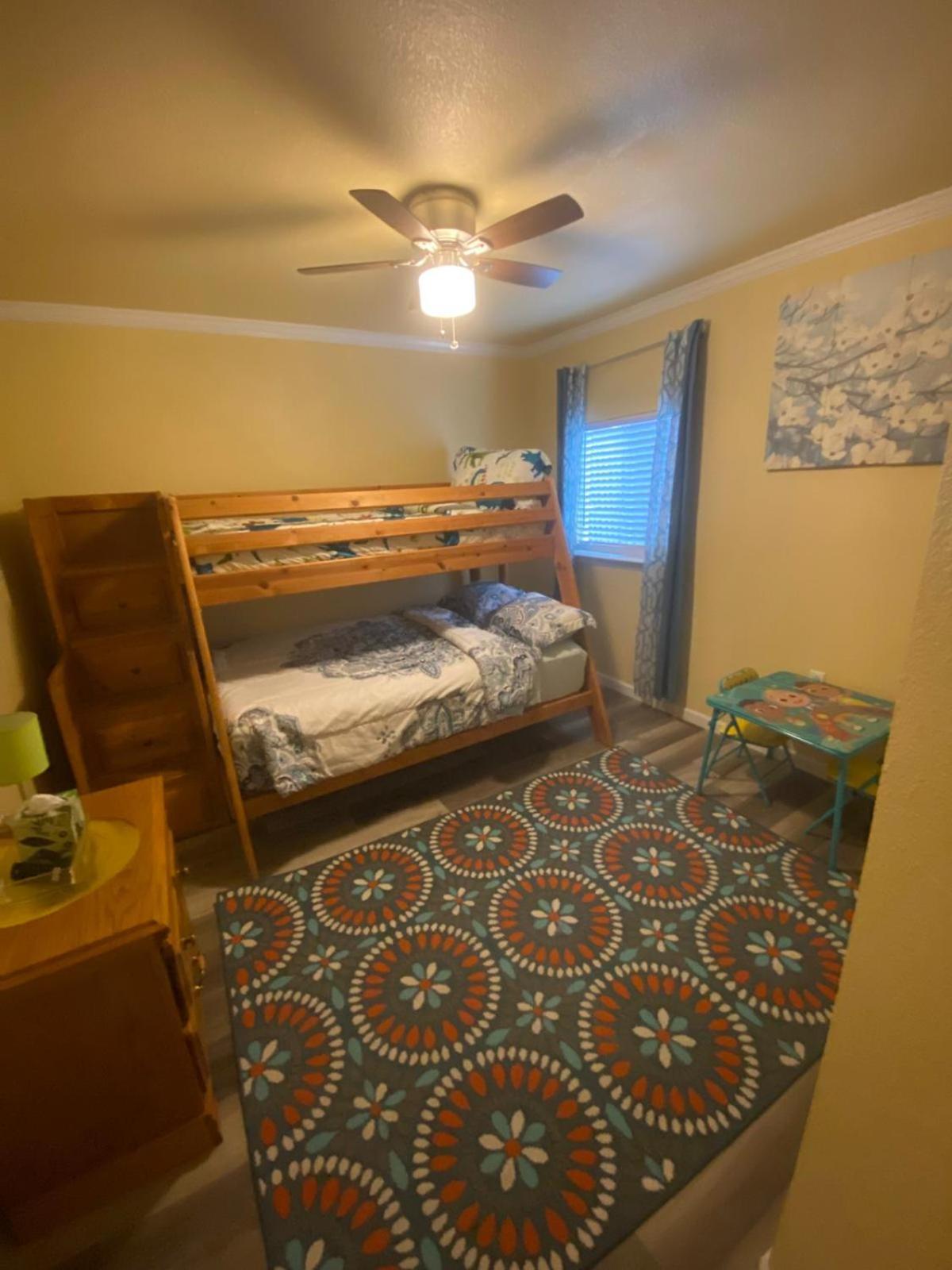 Charming 3 Bed 2 Bath In Ne *