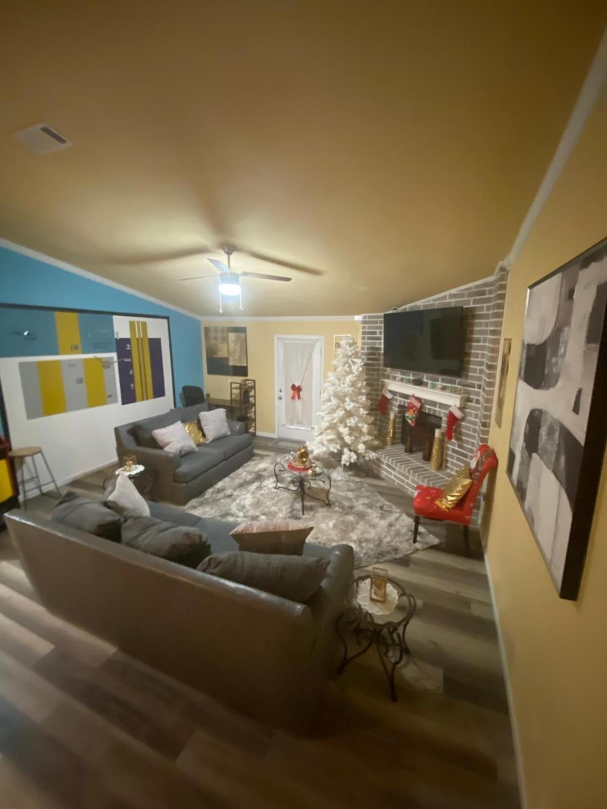 Charming 3 Bed 2 Bath In Ne Holiday home