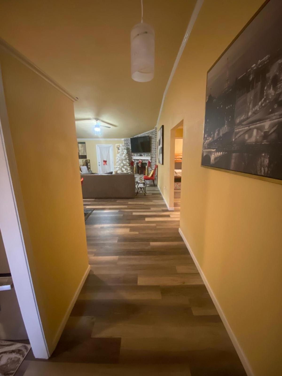 Charming 3 Bed 2 Bath In Ne Hébergement de vacances *