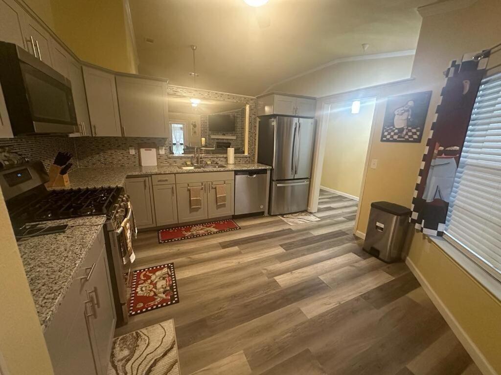 Charming 3 Bed 2 Bath In Ne *
